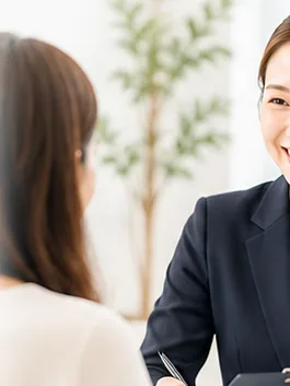 相談に対応しているスタッフ